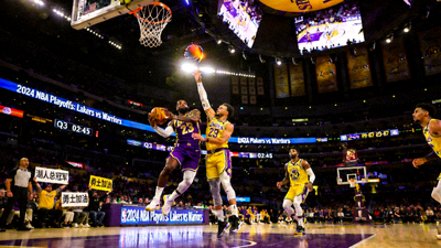 NBA季后赛洛杉矶湖人对阵金州勇士的比赛现场直播画面